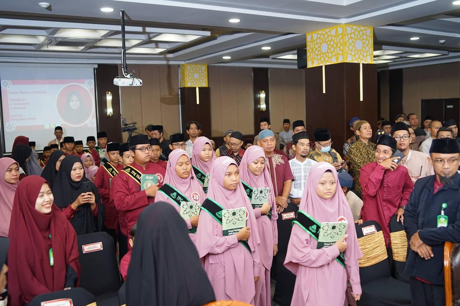 Santri dan wali saat acara Khotmul Quran dan Imtihan