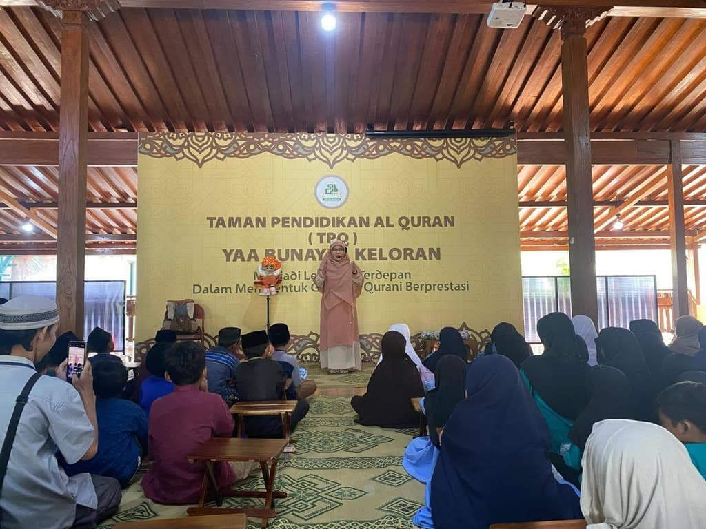 Sambutan di depan banner Taman Pendidikan Al Quran Yaa Bunayya Keloran